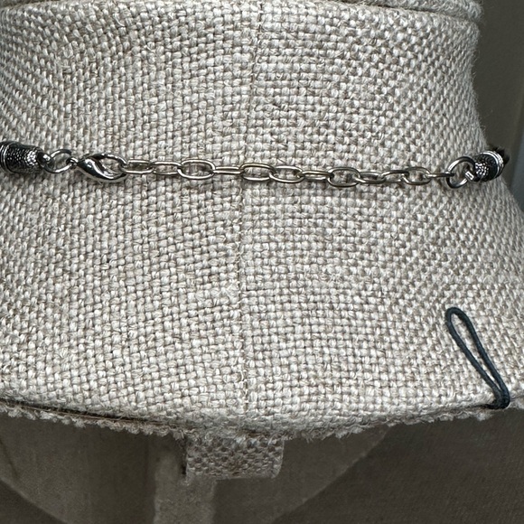 Leather band short necklace with adjustable length. - Picture 5 of 6